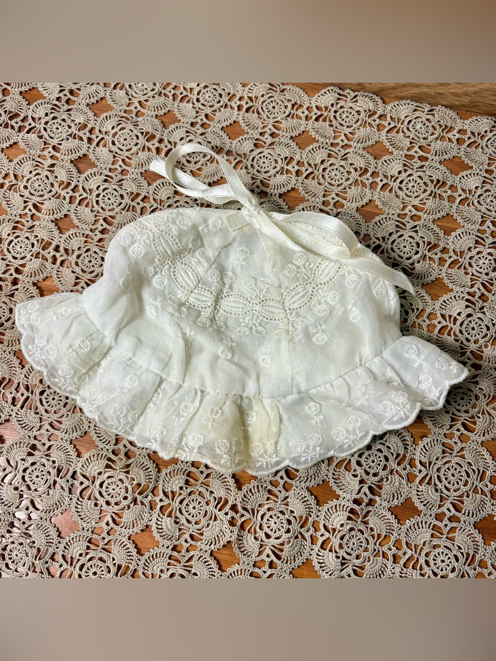 Vintage 70s White Toddler Bonnet Hat